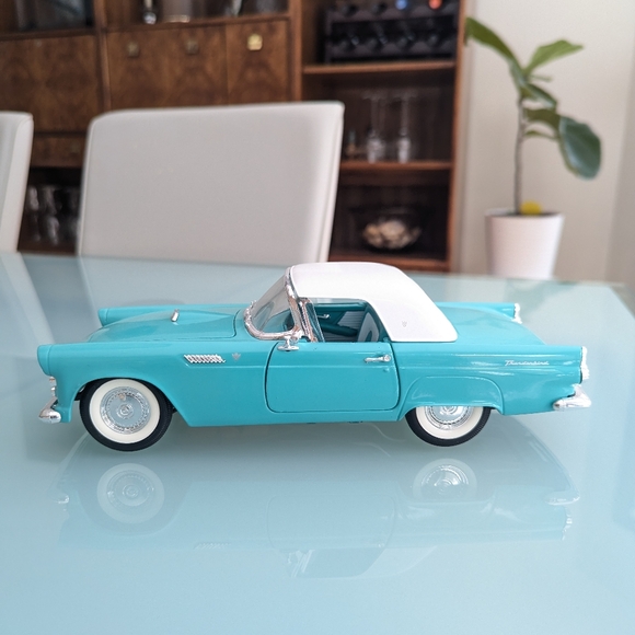 1955 Ford Thunderbird 1:18 Die Cast Model Car - Robin Egg Blue Collectible Car - Picture 5 of 14